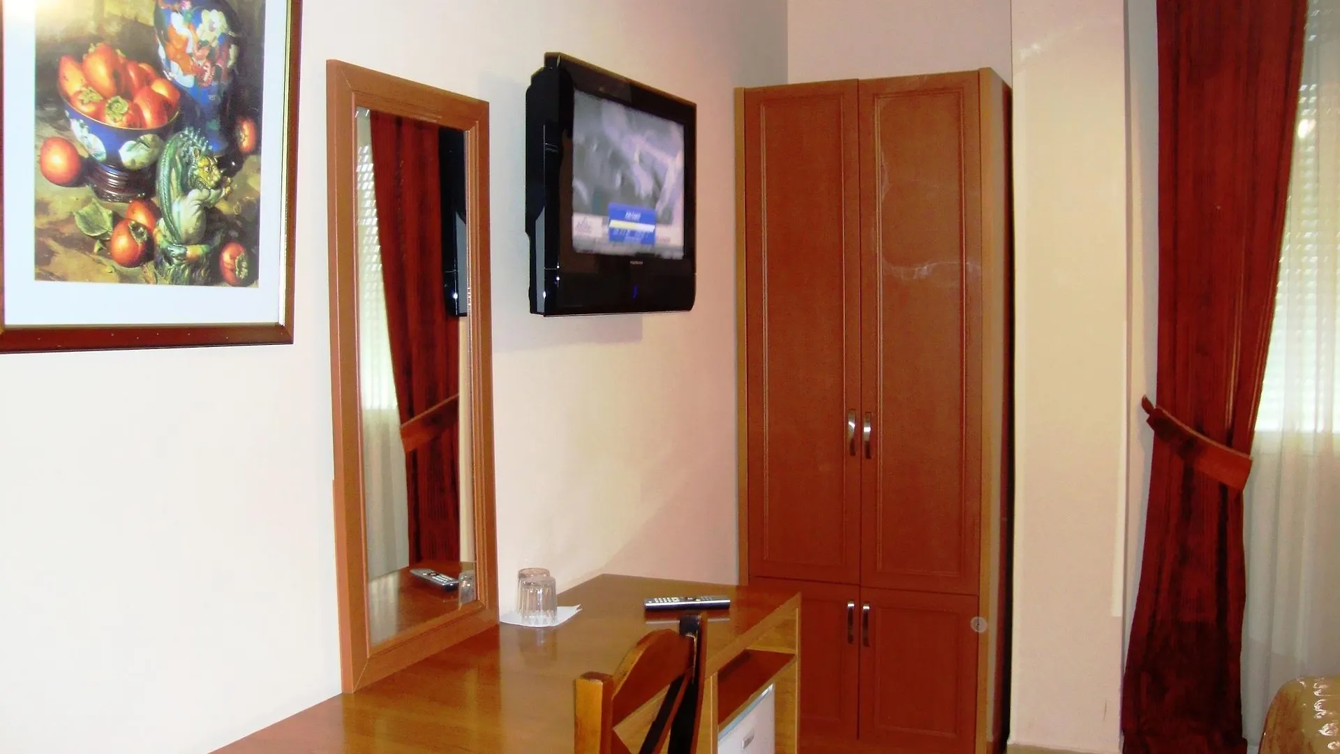 Hotel Nobel Tiran 3*,
